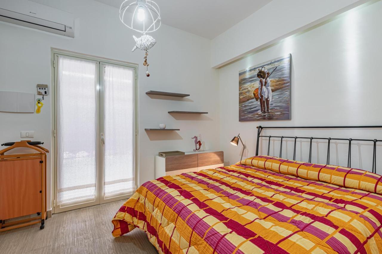 Naxos Bay Flat With Terrace 50 Meters From The Sea Apartman Giardini-Naxos Kültér fotó