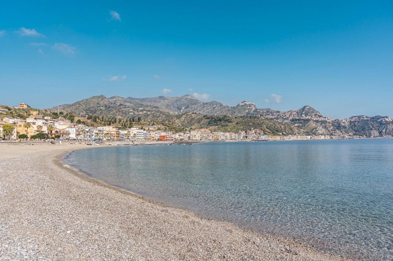 Naxos Bay Flat With Terrace 50 Meters From The Sea Apartman Giardini-Naxos Kültér fotó