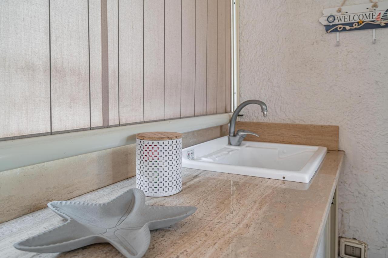 Naxos Bay Flat With Terrace 50 Meters From The Sea Apartman Giardini-Naxos Kültér fotó